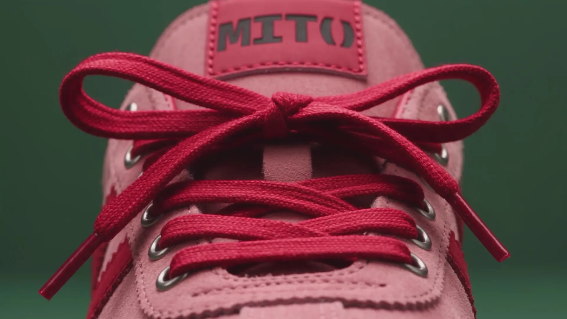 Product ads that sell — Sneakers